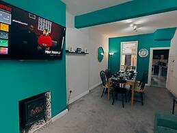 4BR Ravenhill Modern Home