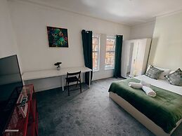 4BR Ravenhill Modern Home