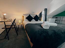 4BR Ravenhill Modern Home