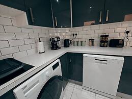 4BR Ravenhill Modern Home