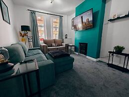 4BR Ravenhill Modern Home