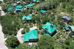 Cascade Mountain Retreat Manali