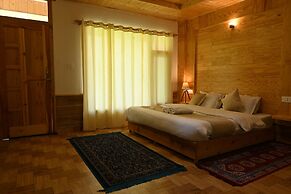 Cascade Mountain Retreat Manali