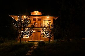 Cascade Mountain Retreat Manali