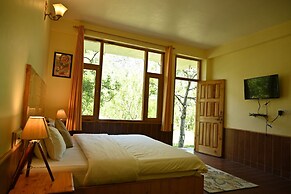 Cascade Mountain Retreat Manali
