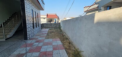 Stunning Family, Mirpur House