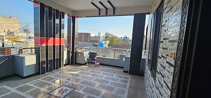 Stunning Family, Mirpur House