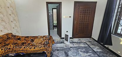 Stunning Family, Mirpur House