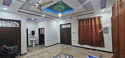 Stunning Family, Mirpur House