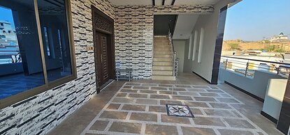 Stunning Family, Mirpur House