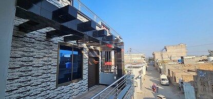 Stunning Family, Mirpur House