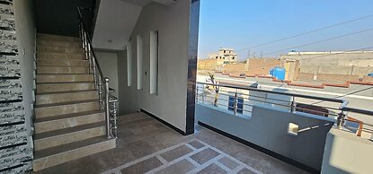 Stunning Family, Mirpur House