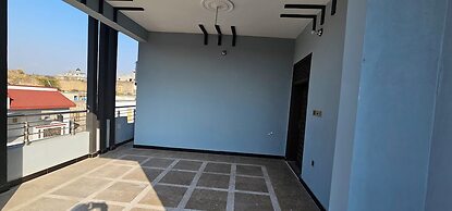 Stunning Family, Mirpur House