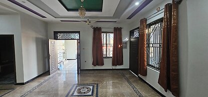 Stunning Family, Mirpur House