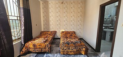 Stunning Family, Mirpur House