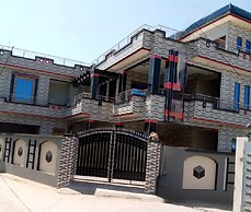 Stunning Family, Mirpur House