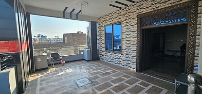 Stunning Family, Mirpur House