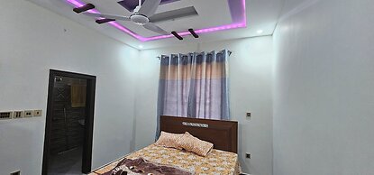 Stunning Family, Mirpur House