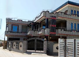 Stunning Family, Mirpur House