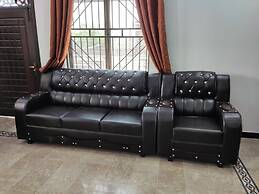 Stunning Family, Mirpur House