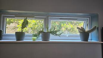 Cozy Southampton Apartment Retreat