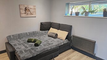 Cozy Southampton Apartment Retreat