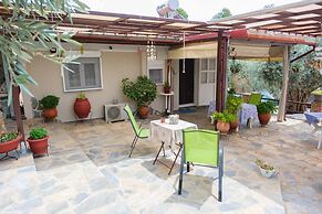 Effie's Maisonette With Detached Studio