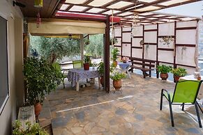 Effie's Maisonette With Detached Studio