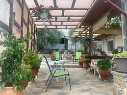 Effie's Maisonette With Detached Studio