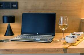 Luaz Suites Volos Center