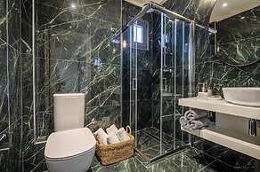 Luaz Suites Volos Center