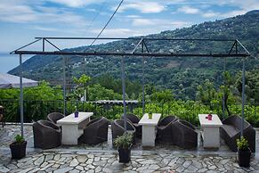 Paradeisos Flatlet With Garden View