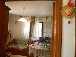 Paradeisos Studio With Garden View