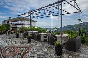 Paradeisos Studio With Garden View