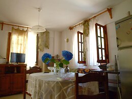 Paradeisos Studio With Garden View