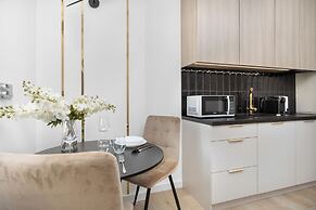 Poniatowskiego Studio by Renters