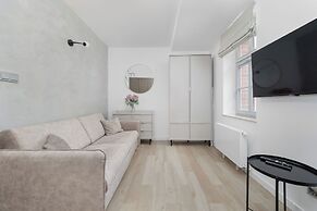 Poniatowskiego Studio by Renters