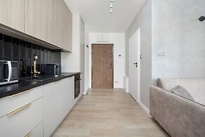 Poniatowskiego Studio by Renters