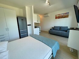 Renovate Studio in a Good Location - Beahost