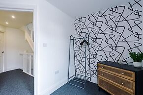 Lovely 4 Bed/ Monthly Discount/ Bottle