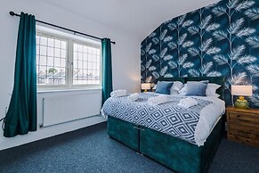 Lovely 4 Bed/ Monthly Discount/ Bottle