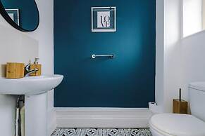 Lovely 4 Bed/ Monthly Discount/ Bottle