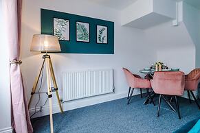 Lovely 4 Bed/ Monthly Discount/ Bottle