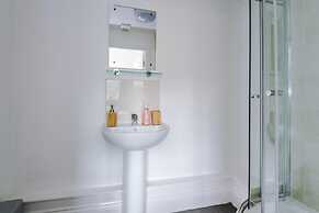 Lovely 4 Bed/ Monthly Discount/ Bottle