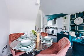 Lovely 4 Bed/ Monthly Discount/ Bottle