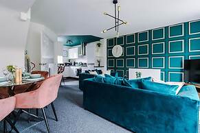 Lovely 4 Bed/ Monthly Discount/ Bottle