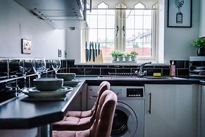 Lovely 4 Bed/ Monthly Discount/ Bottle