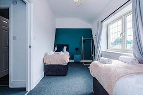 Lovely 4 Bed/ Monthly Discount/ Bottle