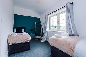 Lovely 4 Bed/ Monthly Discount/ Bottle