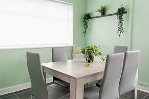 Convenient Wirral Retreat